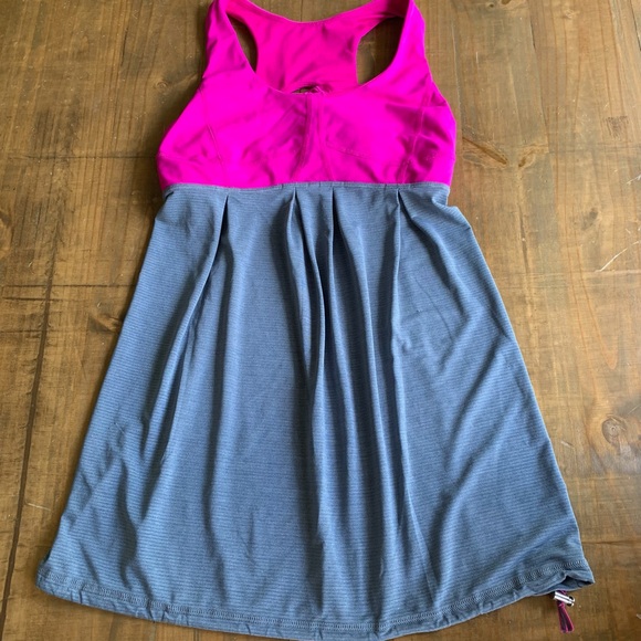 Lululemon Run: Your Heart Out Tank-Paris Pink/Heathered Blurred Grey-Size 6 - Picture 10 of 12